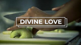 21Footart Presents Romy Indy Divine Love 17 04 2020