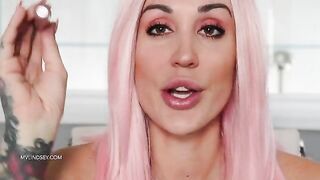 Lindsey Leigh - Lindsey Shows Off New Lipsticks